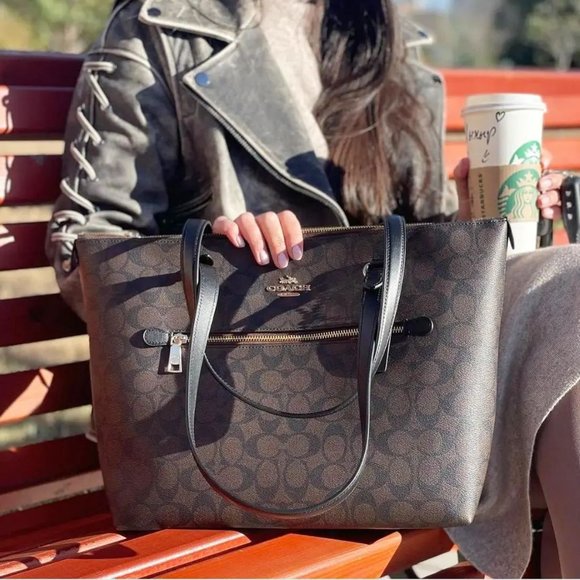 NWT - Only 1 Left- COACH Gallery Tote In Signature Canvas -Beautiful and Useful - Picture 4 of 16